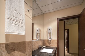 Standard Double Room, 1 Queen Bed | Bathroom | Shower, free toiletries, hair dryer, bidet