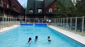 Piscine extérieure, piscine chauffée