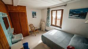 8 chambres, fer et planche à repasser, Wi-Fi