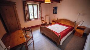 8 chambres, fer et planche à repasser, Wi-Fi