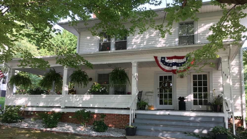 Located in the Heart of "mayberry" in Mount Airy, United States