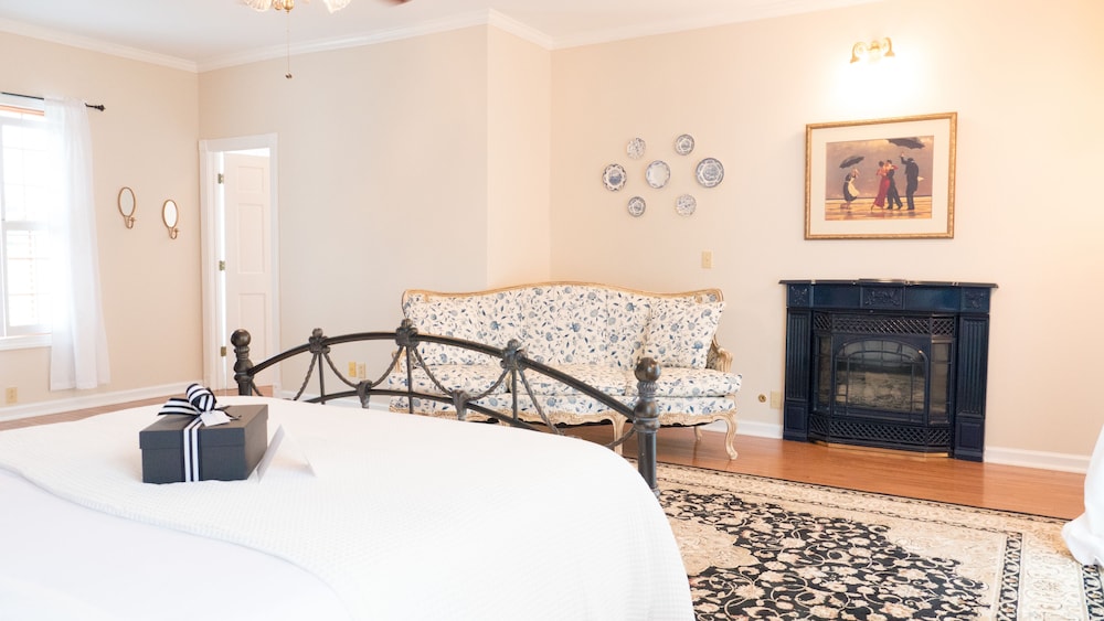The Manor at Airmont in Round Hill Best Rates & Deals on Orbitz