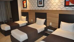 Bureau, rideaux occultants, Wi-Fi gratuit, draps fournis
