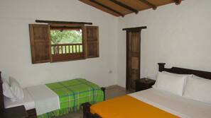 Tabla de planchar con plancha, wifi gratis, ropa de cama