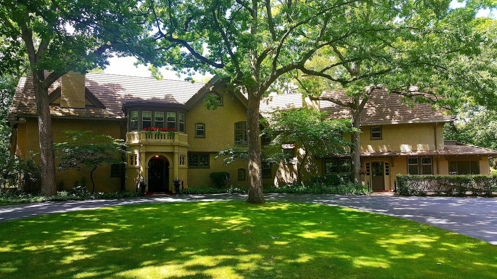 Beautiful Historic Tudor Mansion with Lake Frontage Summit Vrbo
