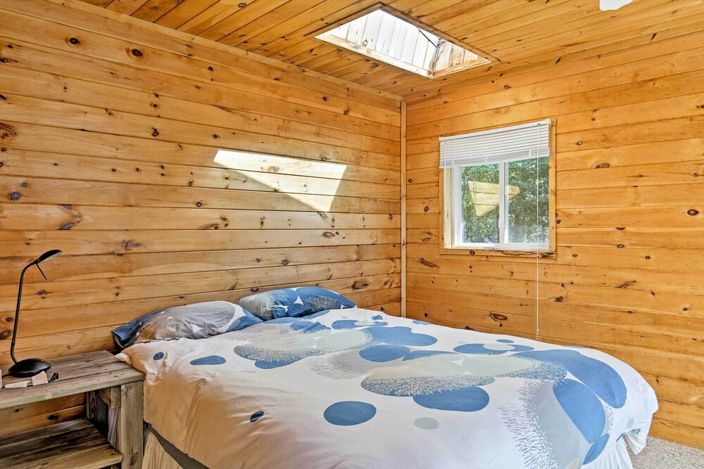 Spider Lake Cabin Boathouse, Canoe, Deck & Sauna! Iron River Vrbo