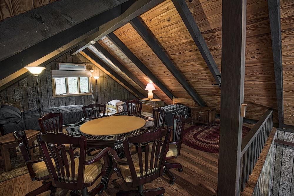 NEW Pocono Mnts Chalet Cabin-Lake Wallenpaupack-Hot Tub ...