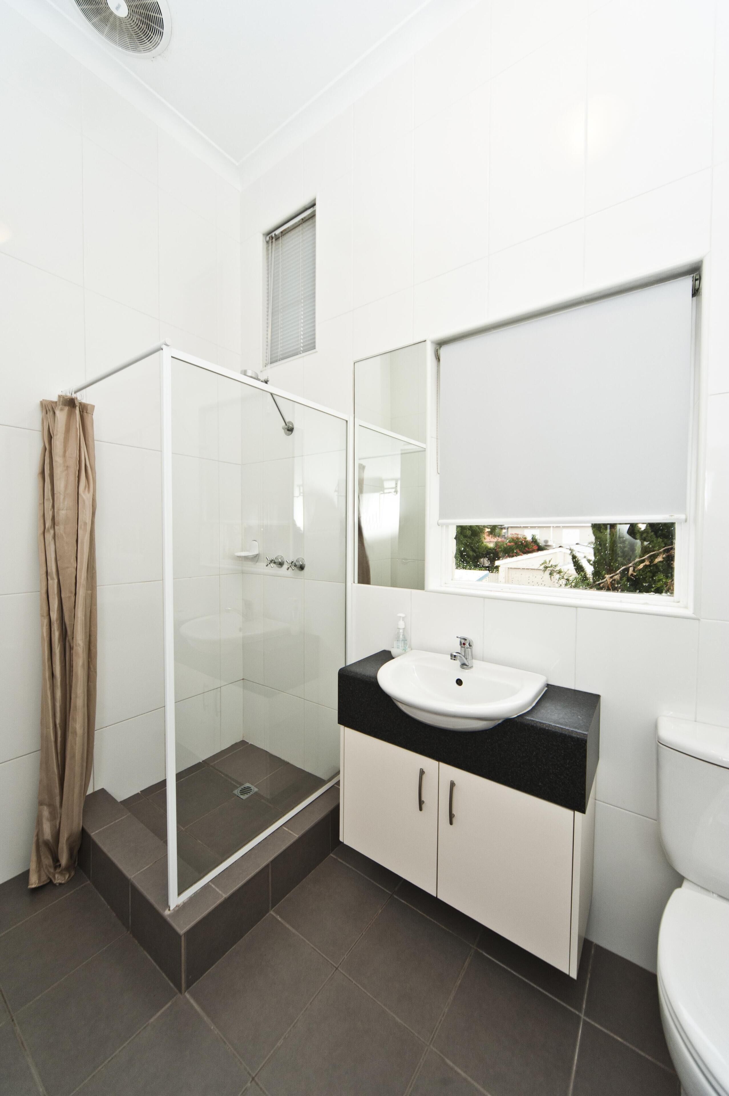 3 Bedroom Accommodation Near to UWA and Hospitals