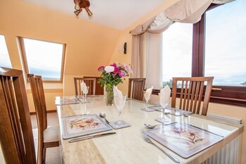 Modern Self Contained Apartment With Surrounding Sea And Mountain Views Gairloch Room Prices Reviews Travelocity