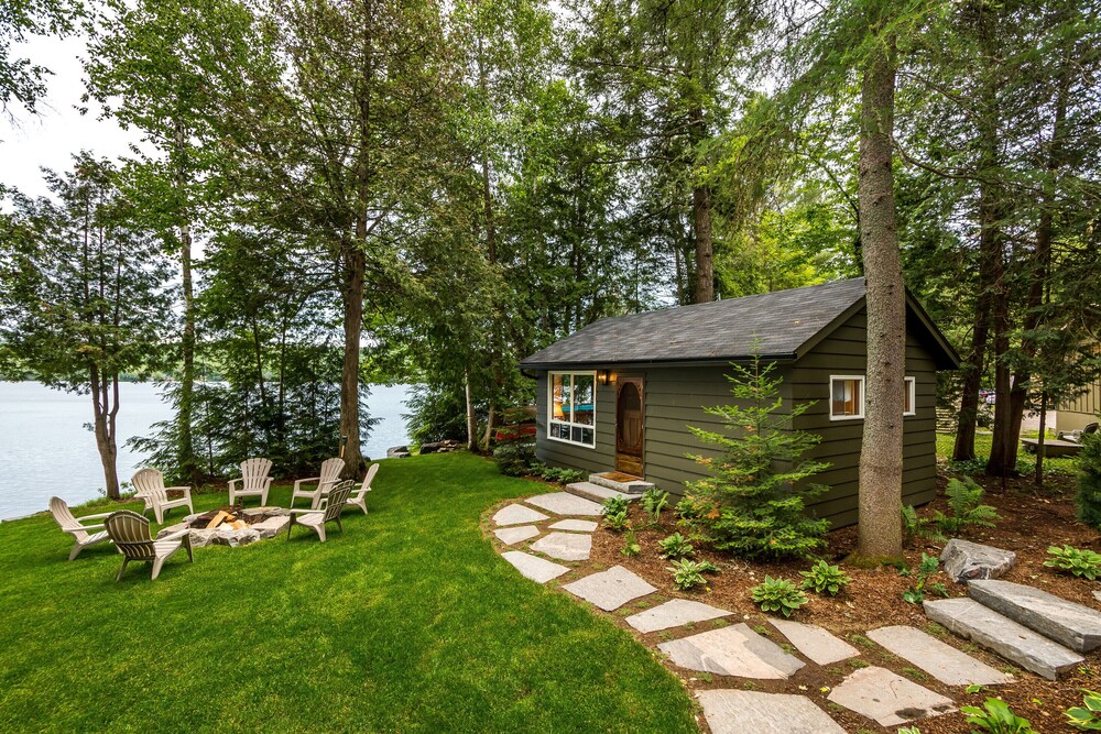 Family And Pet Friendly Lakefront Cottage With Bunkie On Oxtongue Lake