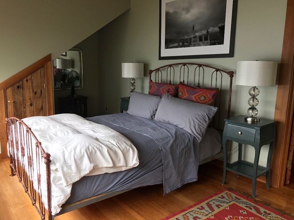 Vashon Craftsman Retreat with Mount Rainier view Vashon Island Vrbo