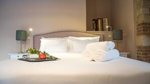 Laptop workspace, soundproofing, free WiFi, bed sheets
