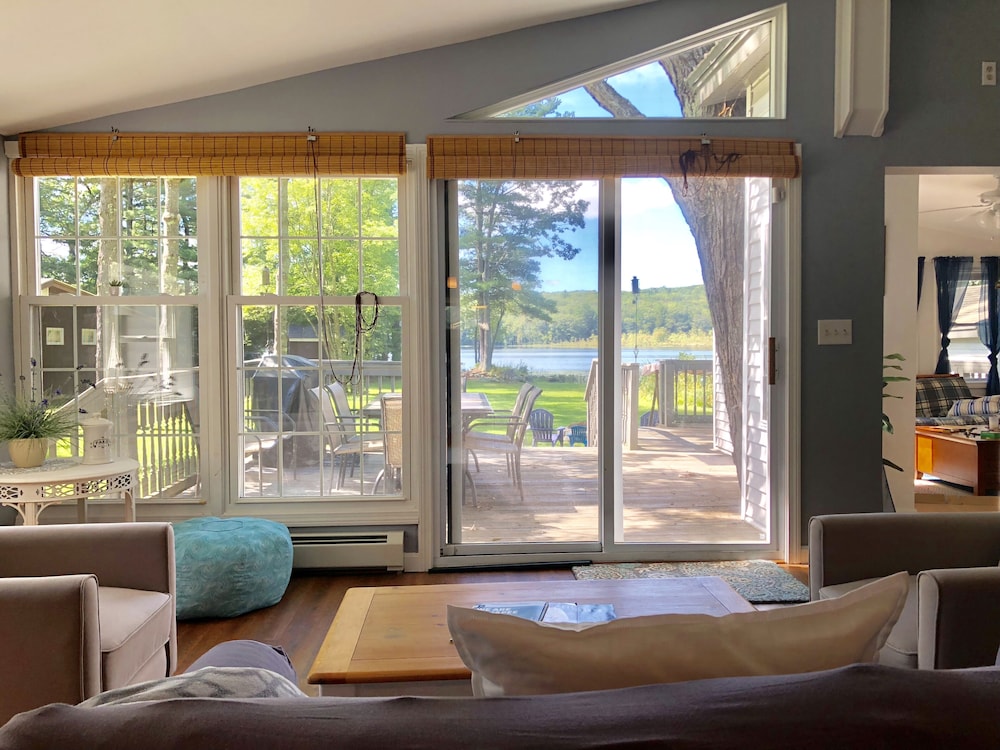 Picturesque Dunbarton Waterfront Cottage in Dunbarton Best Rates