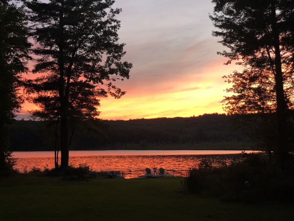 Picturesque Dunbarton Waterfront Cottage in Dunbarton Best Rates