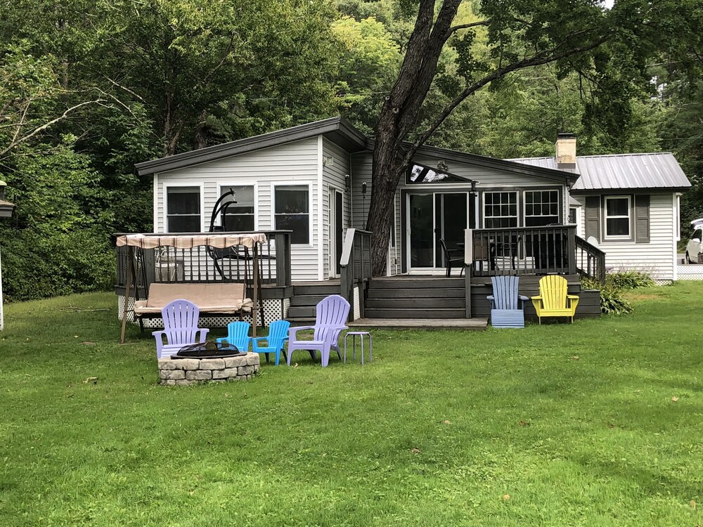 Quaint Dunbarton Waterfront Cottage in Dunbarton Best Rates & Deals