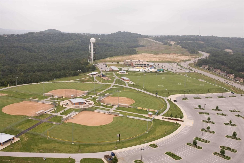 Beautiful Table Rock Lake Views! - 4 Bedroom - Pet Friendly