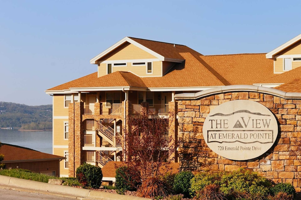 Beautiful Table Rock Lake Views! - 4 Bedroom - Pet Friendly