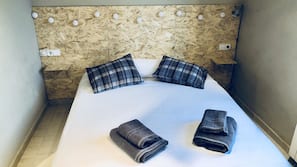 1 bedroom, iron/ironing board, linens