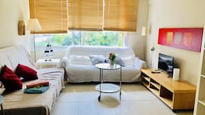 1 bedroom, iron/ironing board, linens