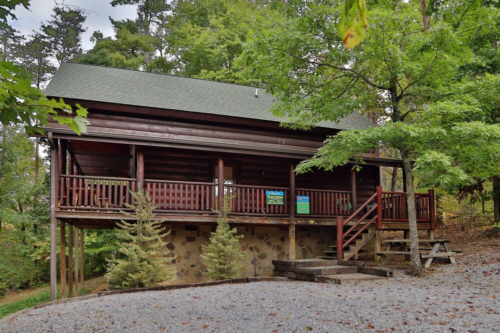 Black Bear Hibernation 2825 Two Bedroom Cabin In Gatlinburg