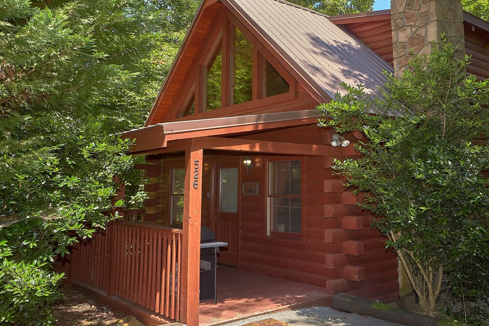 Romantic Hideaway 126 One Bedroom Cabin In Gatlinburg