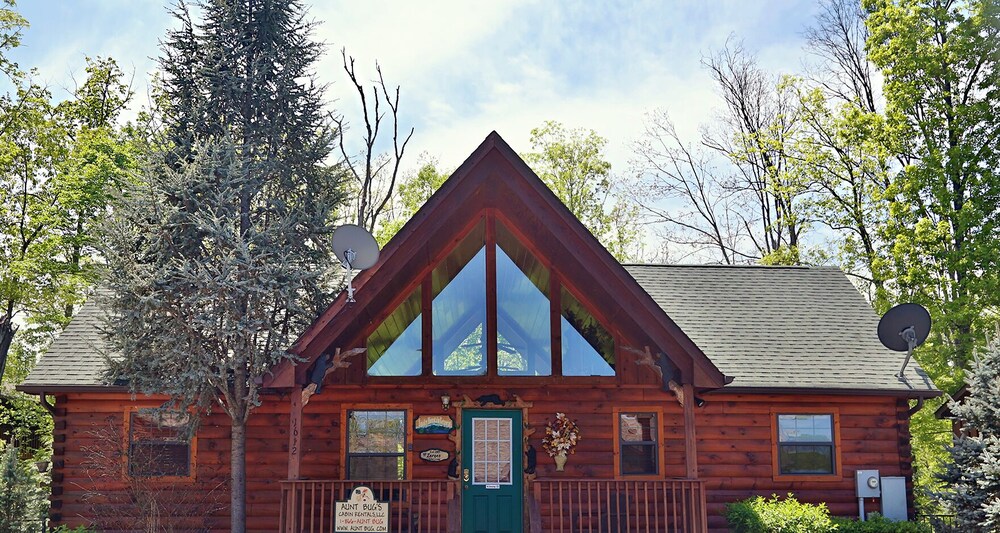 Smoky Mountain Getaway 435 Four Bedroom Cabin In Gatlinburg