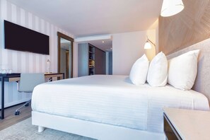 Minibar, in-room safe, desk, iron/ironing board