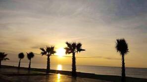 Una spiaggia nelle vicinanze