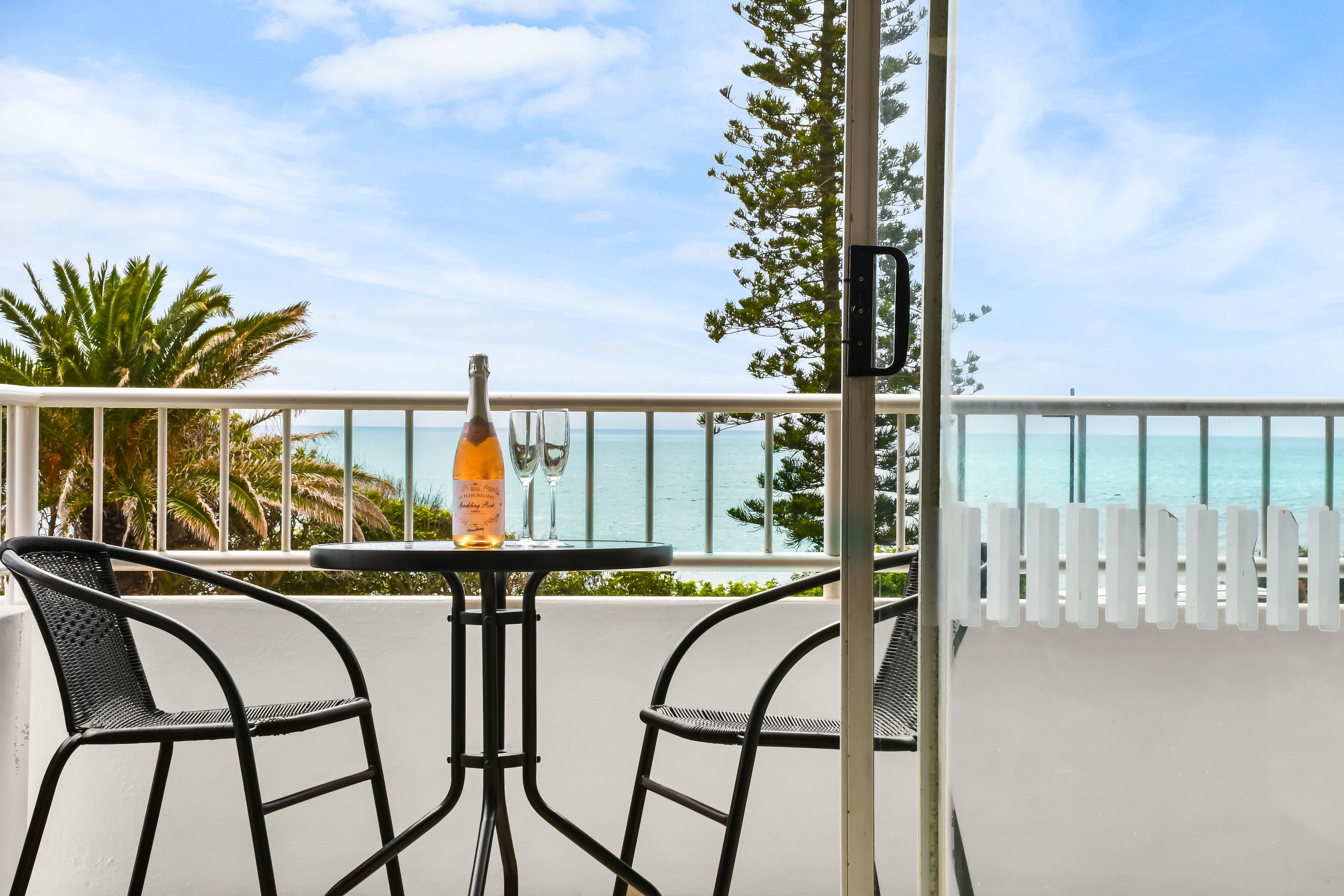 2 BDRM Beach Apartment BILGOLA4