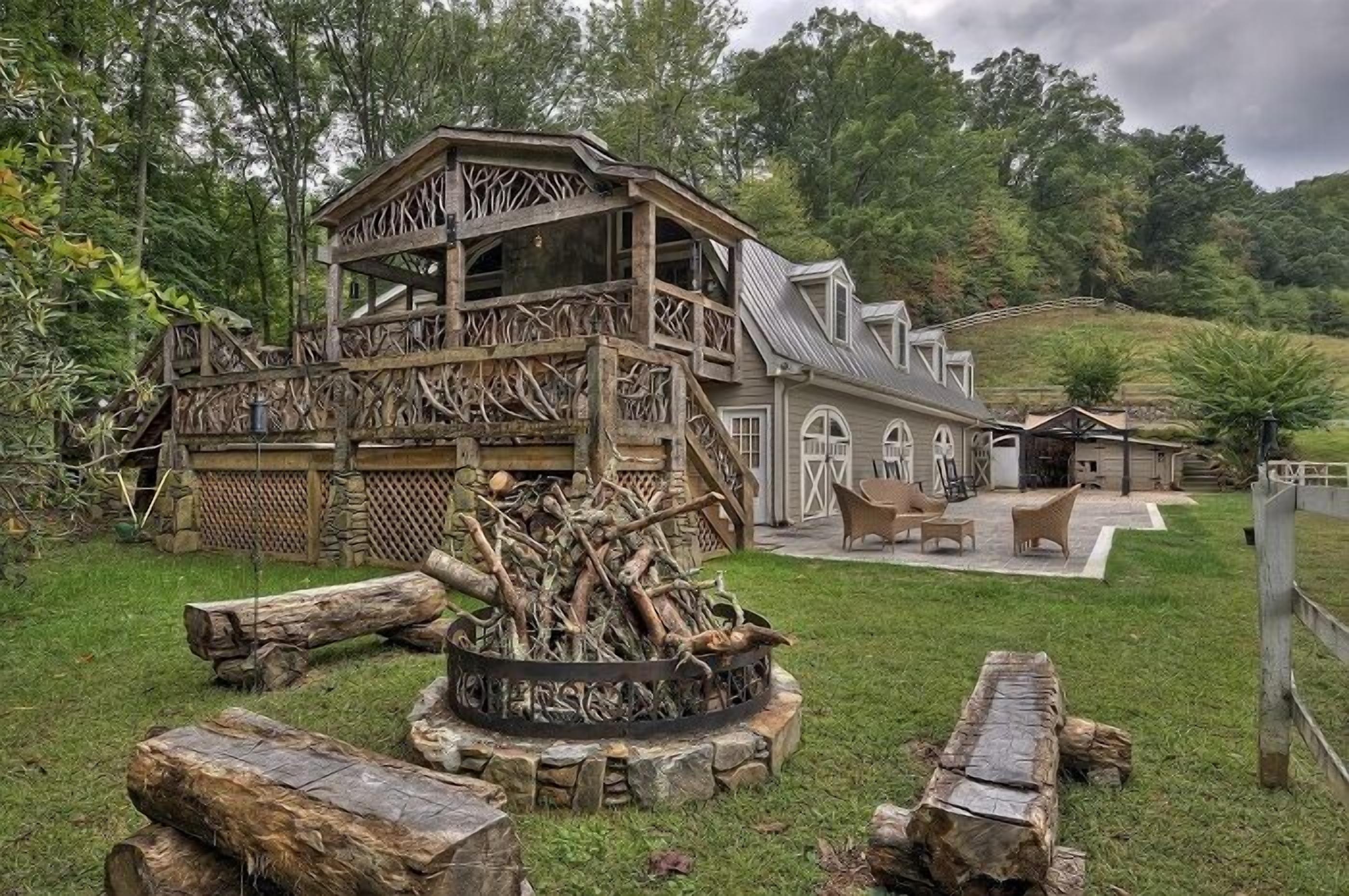 North Carolina Mountains Paradise/hot Tub/fireplace/fire ...