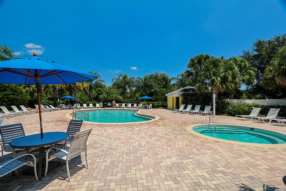 Beautiful 2 Bedroom Family Friendly Bahama Bay Resort Condo near Disney