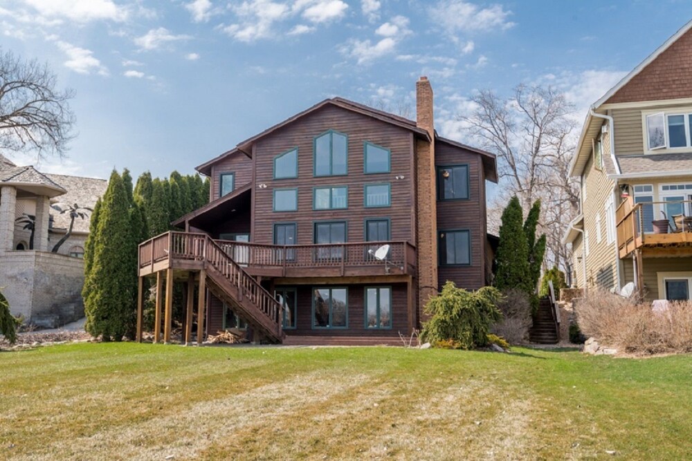 Waterfront Luxury Retreat Lake Minneapolis St. Paul Room