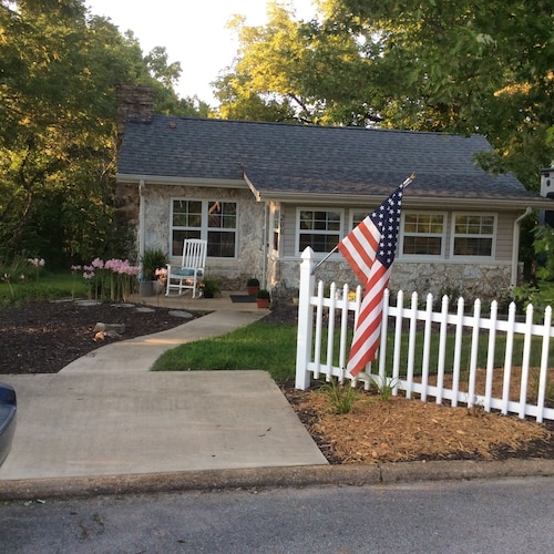 The Rock House - Vacation Rental in Salem Missouri in Rolla, United States