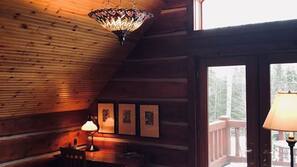 3 bedrooms, iron/ironing board, Internet, linens