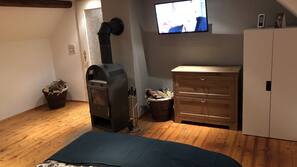 Zimmersafe, Schreibtisch, schallisolierte Zimmer, Bügeleisen/Bügelbrett