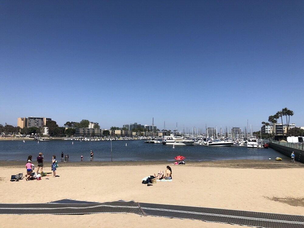 Breathtaking Beach Apartment in Marina Del Rey/ Venice beach
