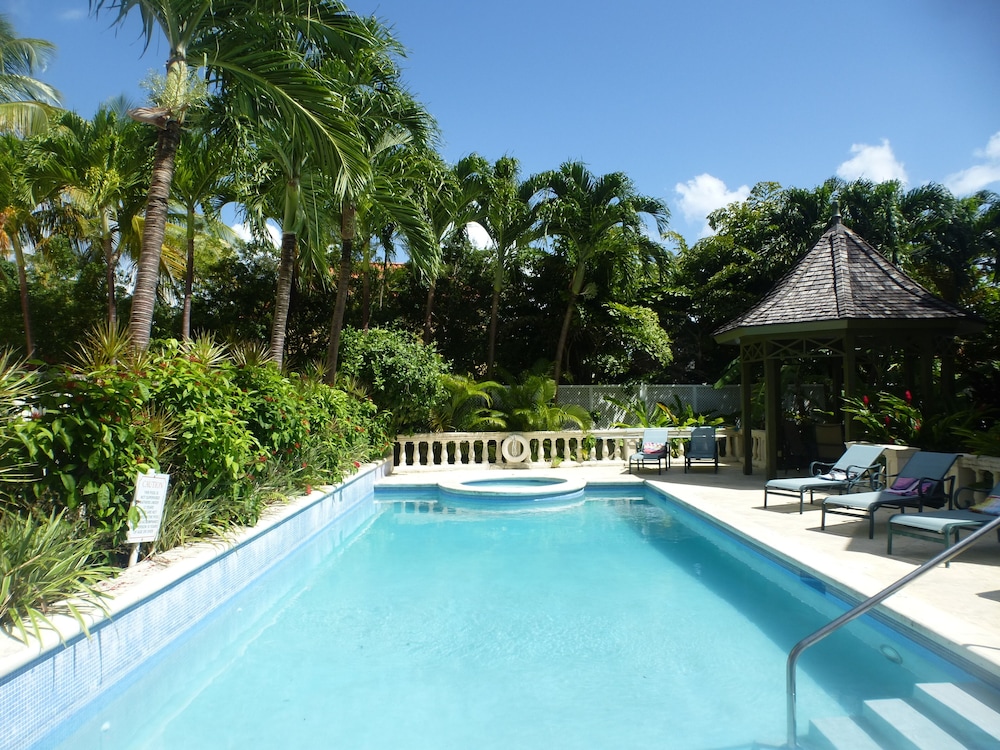 Luxury 2 Bedroom Apartment With Stunning sea Views on Barbados West Coast in Mullins, Barbados