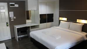 Minibar, desk, soundproofing, free WiFi