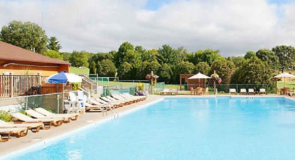 Christmas Mountain Village Resort 2 Bath Deluxe Cottage, Wisconsin ...