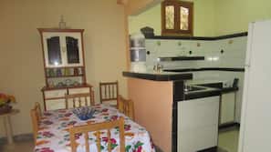 Full-size fridge, stovetop, cookware/dishes/utensils