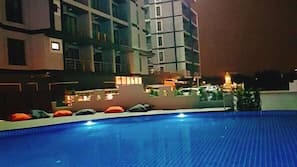 室外游泳池