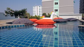 室外游泳池
