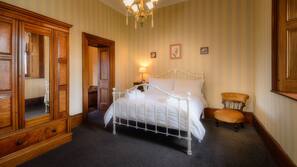 10 bedrooms, Egyptian cotton sheets, premium bedding