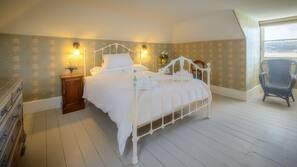10 bedrooms, Egyptian cotton sheets, premium bedding