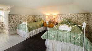 10 bedrooms, Egyptian cotton sheets, premium bedding