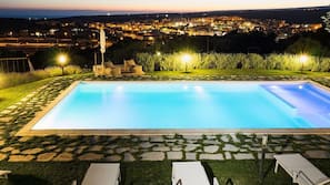 Piscine extérieure (ouverte en saison)