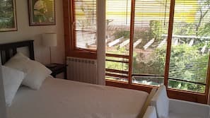Edredones de plumas, cortinas opacas, cunas o camas infantiles gratuitas