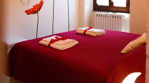 Roupas de cama premium, escrivaninha, camas extras/dobráveis (sobretaxa)