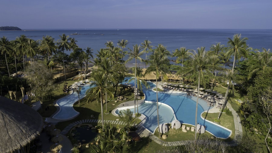 Eden Beach Resort and Spa