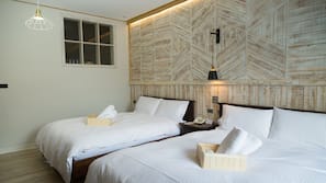 Premium bedding, desk, blackout drapes, free WiFi